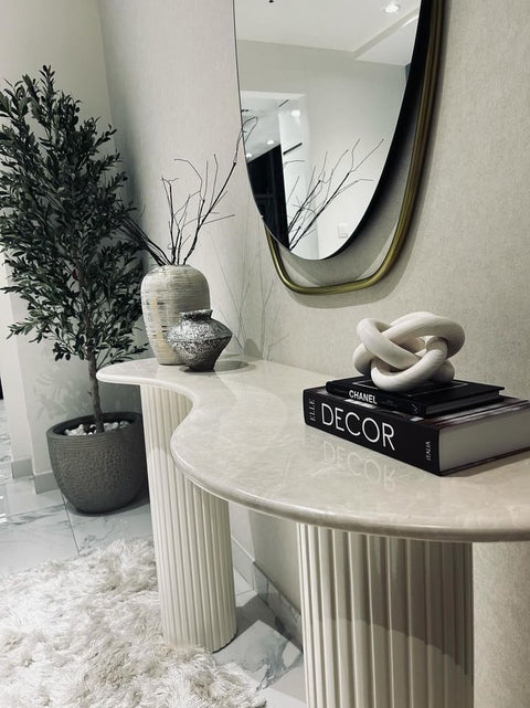 Wooden rounded based Crème Uno top