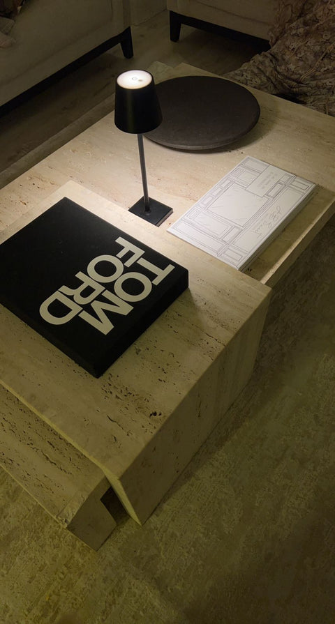 طاولة وسط لايت ترافرتيان