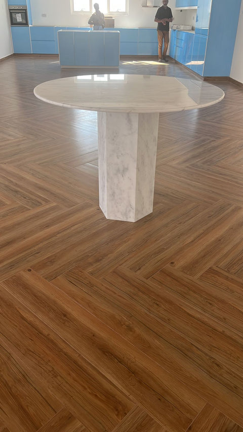 Mhairii dining table