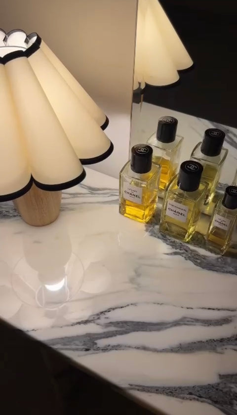 Arabescato console
