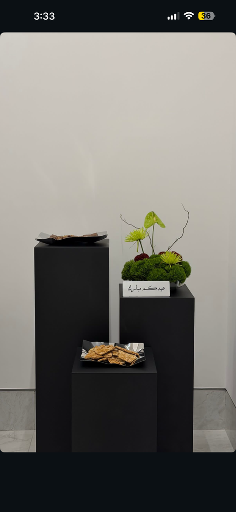 Mahra plinths
